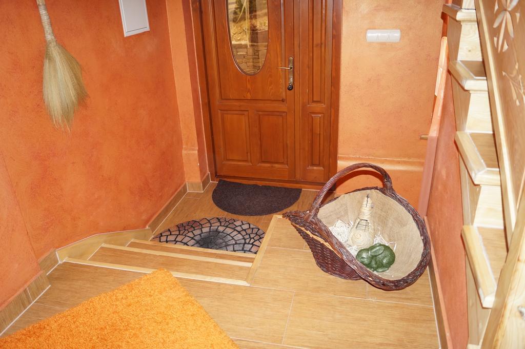 Apartamenty I Pokoje Rodzinne Чарна-Гура Экстерьер фото