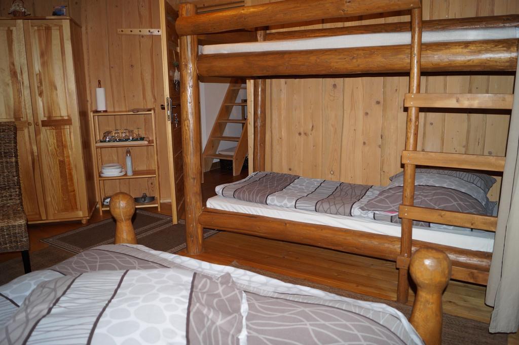 Apartamenty I Pokoje Rodzinne Чарна-Гура Экстерьер фото